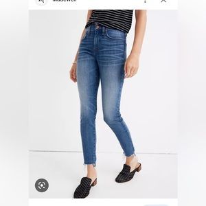Madewell 9” High-rise skinny crop with distressed hem sz 26